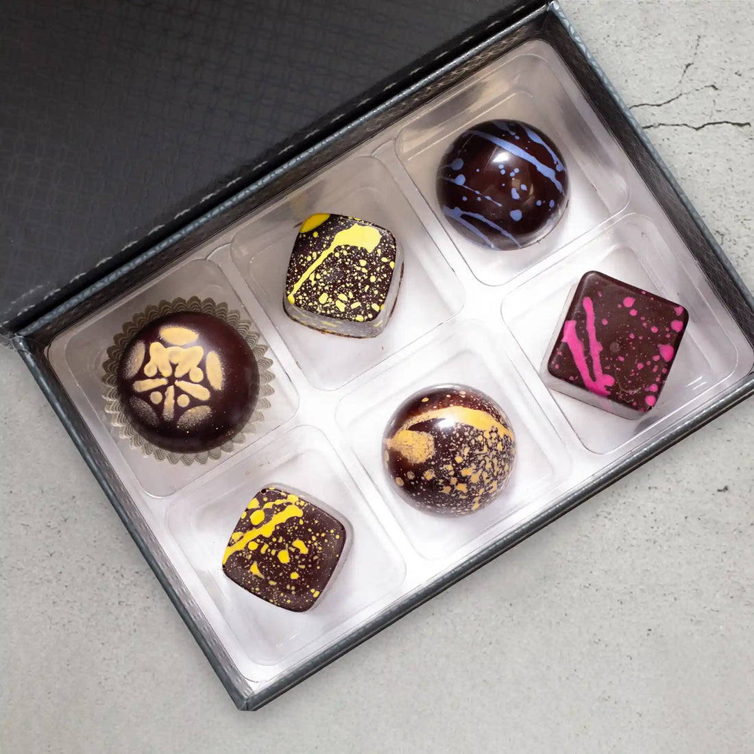 Alegria Elite chocolate gift box with 6 pieces of fruity flavored sugar free dark chocolates