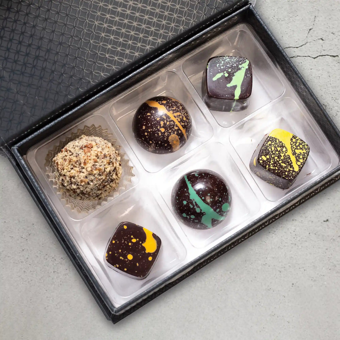 Juerga Elite Gift Box with 6 pieces of nutty and fruity flavored sugar free chocolates