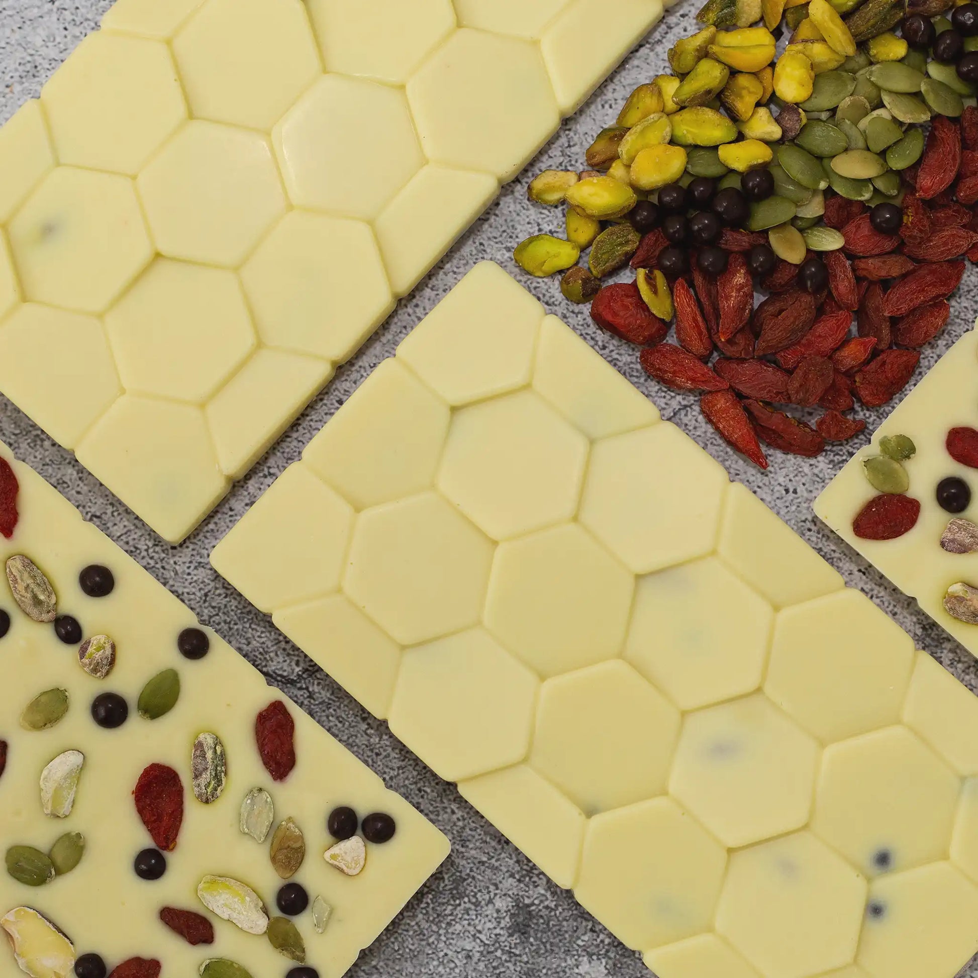 Vida Blanca - White Chocolate Bar showing front hexagon pattern and back with Goji Berries, Pistachio, Pumpkin Seeds